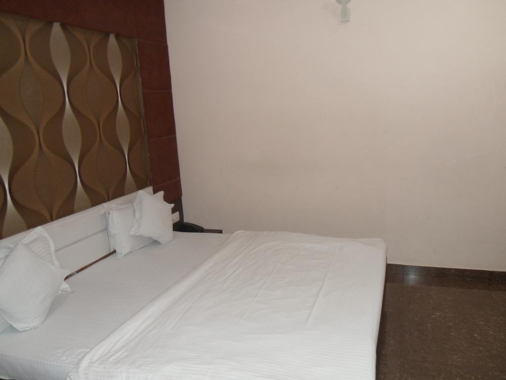 Hotel Silver Plaza Ahmedabad Zimmer foto