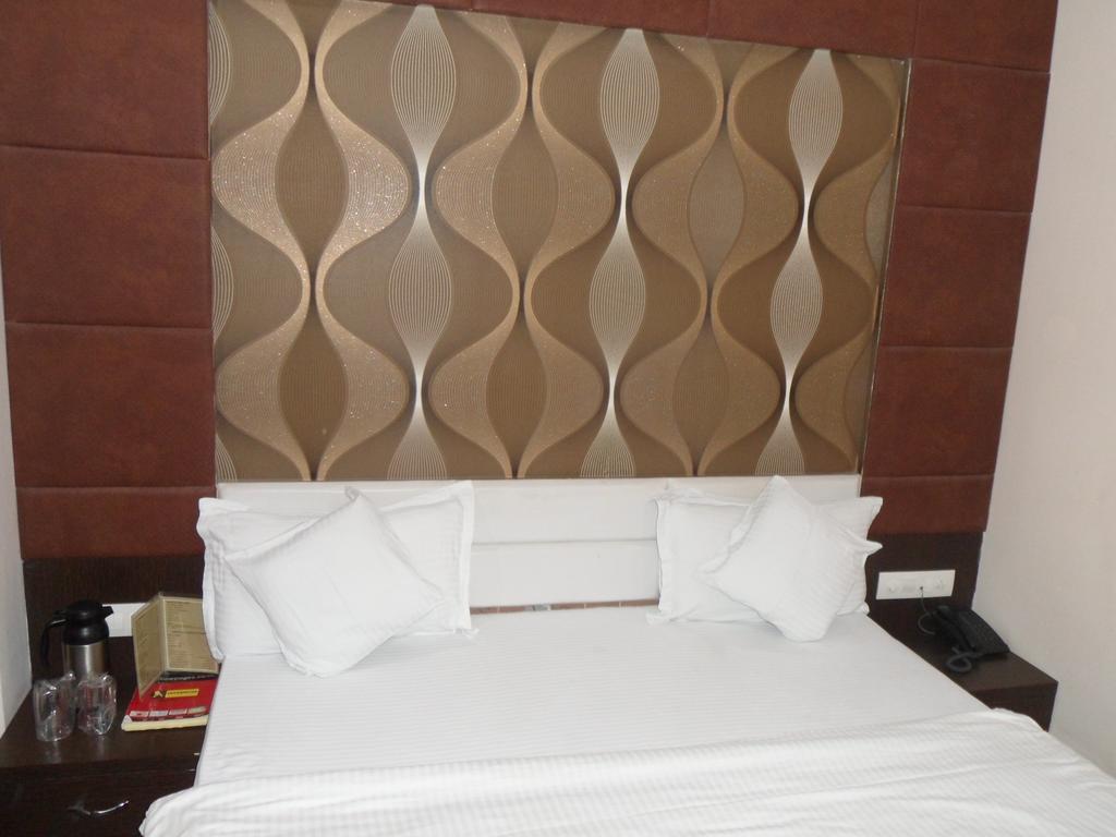 Hotel Silver Plaza Ahmedabad Zimmer foto